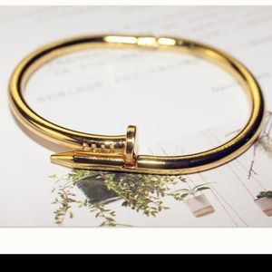 TRENDING NAIL BRACELET